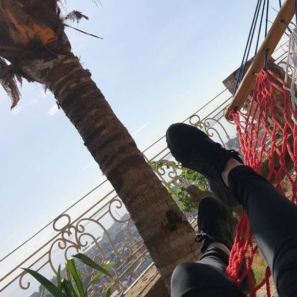 Meet your Posher, Manuelle - Picture 1 of 1